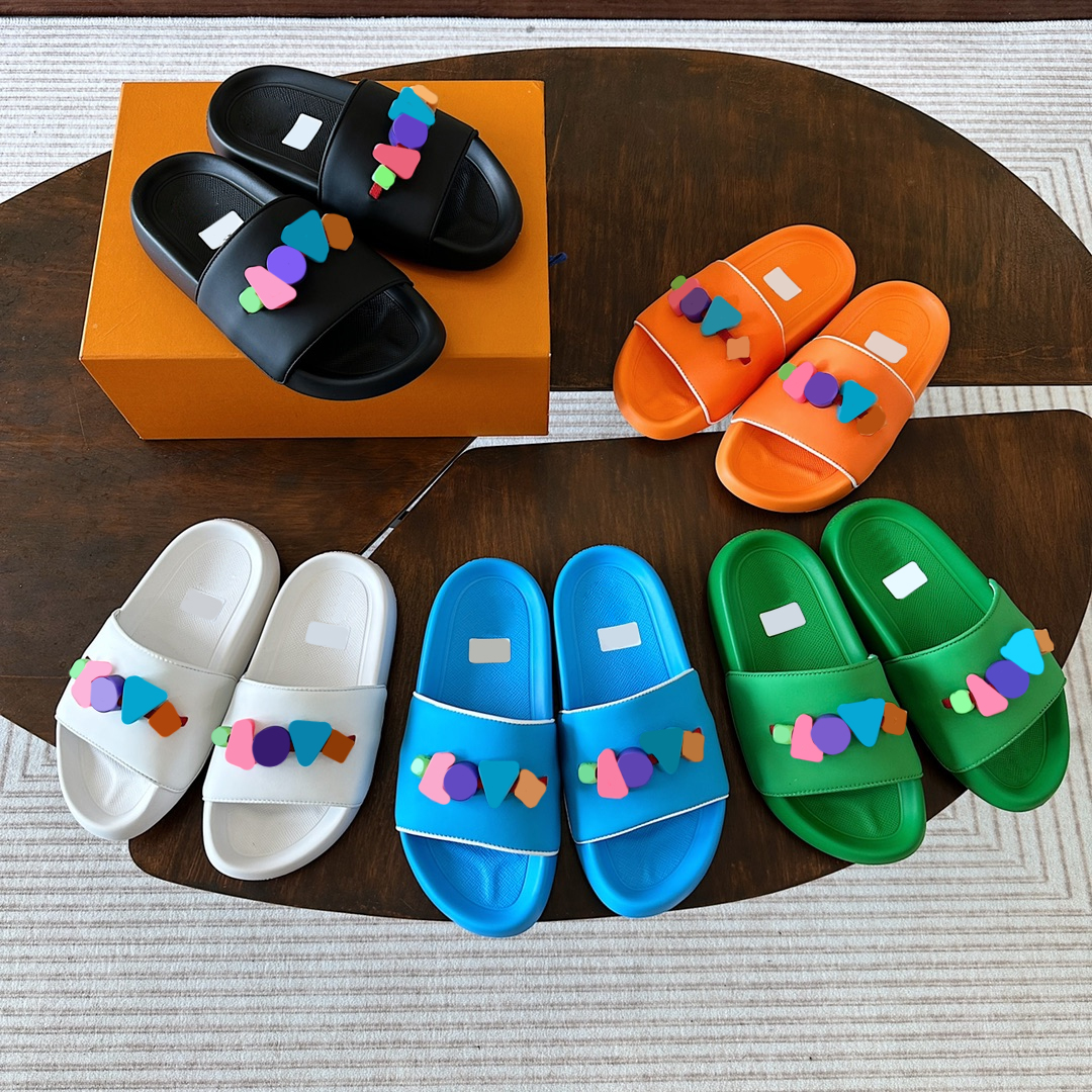 2023SS New Waterfront Mule Slides Men Designer Beading Letter Calfskin Slippers Beach Fashion Rubber Sole Slippers Men Women Slide Summer Sandals Size 35-45
2023SS New Waterfront Mule Slides Men Designer Beading Letter Calfskin Slippers Beach Fashion Rubber Sole Slippers Men Women Slide Summer Sandals Size 35-45