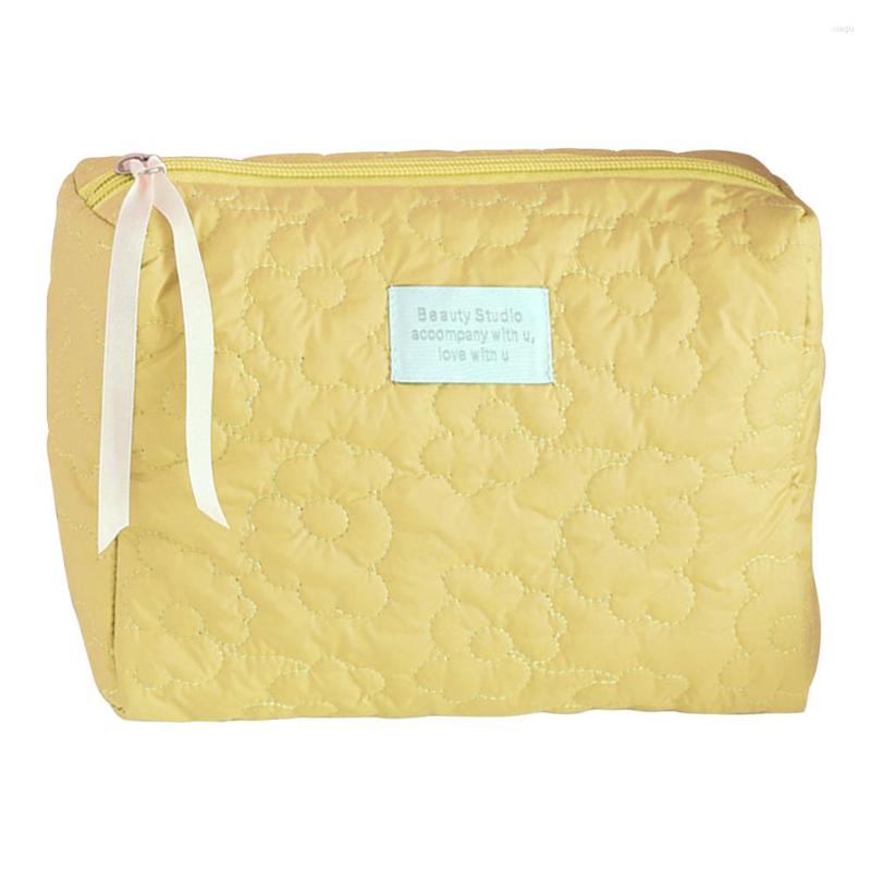 Cosmetic Bags Quilted Flower Storage Bag Cute Makeup Case Pouch Large Capacity Portable Multifunction Fashion Soft Casual Women Handbags, Pink
Cosmetic Bags Quilted Flower Storage Bag Cute Makeup Case Pouch Large Capacity Portable Multifunction Fashion Soft Casual Women Handbags, Pink