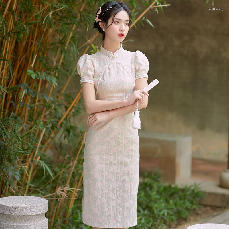 Ethnic Clothing Spring Brocade Cotton Fairy Style Embroidered Texture Cheongsam Medium Length Elegant Nail Bead Fashion High Slit
Ethnic Clothing Spring Brocade Cotton Fairy Style Embroidered Texture Cheongsam Medium Length Elegant Nail Bead Fashion High Slit