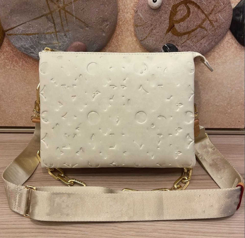 Coussin MM Crossbody Bag Chain Shoulder Women genuine leather Handbag Purse pouch Wide straps embossing Fashion letters High quality2023, Brown flower
Coussin MM Crossbody Bag Chain Shoulder Women genuine leather Handbag Purse pouch Wide straps embossing Fashion letters High quality2023, Brown flower
