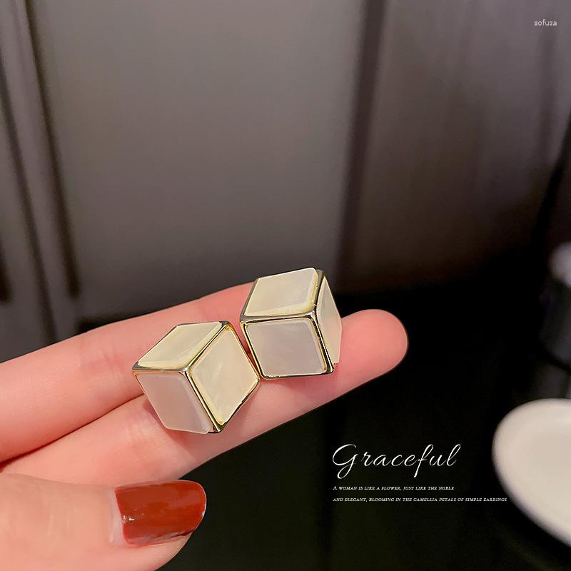 Stud Earrings Fashion Personality Three-dimensional Square For Woman 2023 Trend Temperament Earring Jewelry Accessories
Stud Earrings Fashion Personality Three-dimensional Square For Woman 2023 Trend Temperament Earring Jewelry Accessories