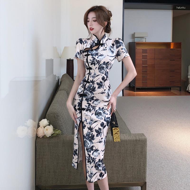 Ethnic Clothing Traditional Chinese Style Cheongsam Women Elegant Print Slim Retro Qipao Nightclub Sexy Bodycon Evening Dress Vintage
Ethnic Clothing Traditional Chinese Style Cheongsam Women Elegant Print Slim Retro Qipao Nightclub Sexy Bodycon Evening Dress Vintage