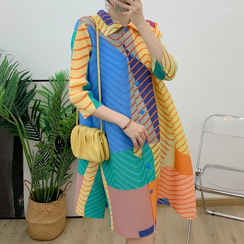 Women's Blouses Pleated Lapel Cardigan 2023 Spring /Autumn Elegant Loose Fit Plus Size Long Coat Geometric Print Retro Full Sleeve Top For, Green
Women's Blouses Pleated Lapel Cardigan 2023 Spring /Autumn Elegant Loose Fit Plus Size Long Coat Geometric Print Retro Full Sleeve Top For, Green