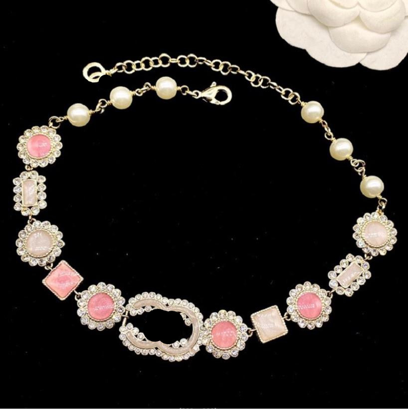 Pendant Necklaces European and American high-quality popular jewelry twist chain, rhinestone flower necklace versatile niche design collarbone chain
Pendant Necklaces European and American high-quality popular jewelry twist chain, rhinestone flower necklace versatile niche design collarbone chain