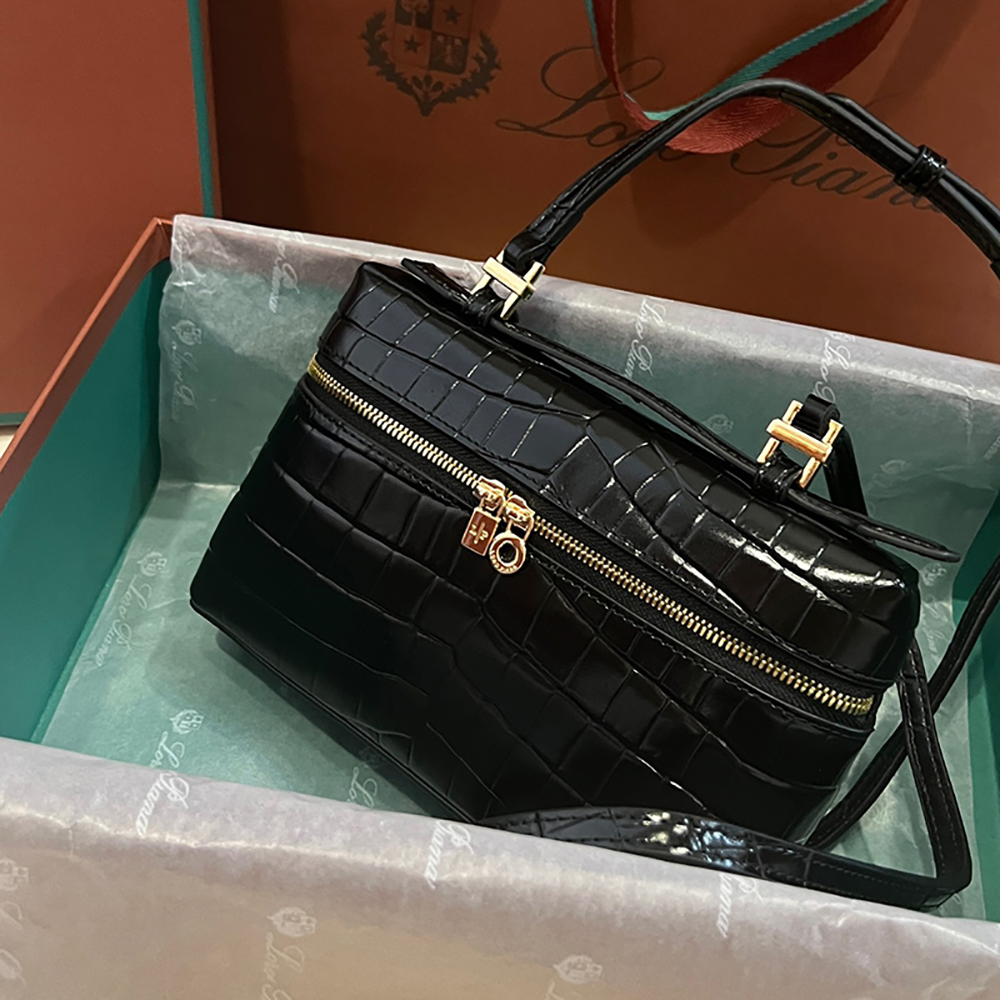 Designer Crossbody Bag Loropiana Extra Pocket Pouch L19 Tote Bag 10A Genuine Leather Clutch Bags With Box LP04
Designer Crossbody Bag Loropiana Extra Pocket Pouch L19 Tote Bag 10A Genuine Leather Clutch Bags With Box LP04