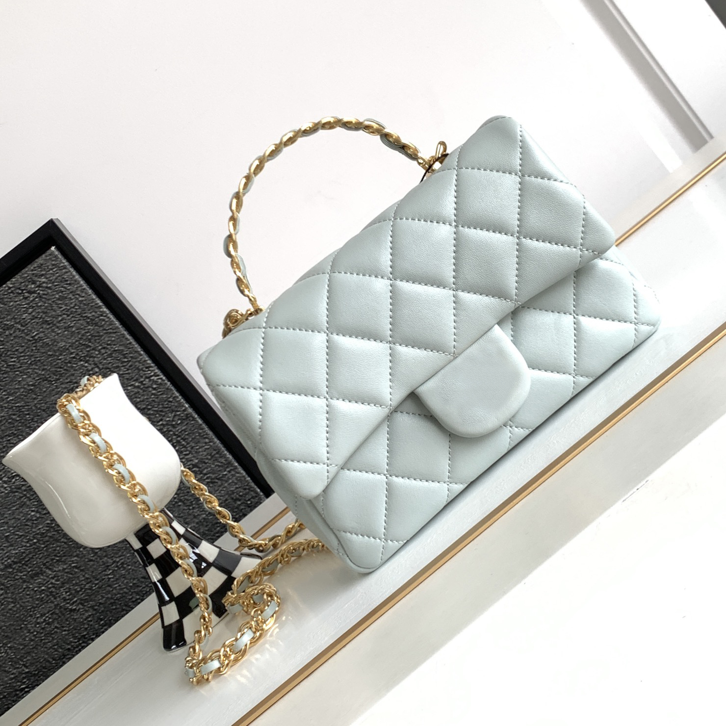 9A Top Quality Bags Luxury Designer Mini22 Handbags Vintage High-level Sheepskin Lady Totes, Pink
9A Top Quality Bags Luxury Designer Mini22 Handbags Vintage High-level Sheepskin Lady Totes, Pink