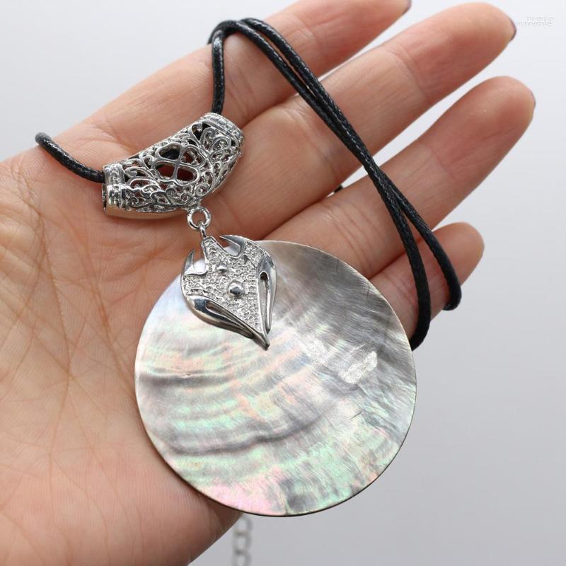 Pendant Necklaces Natural Shell Pendent Necklace Leather Rope Round Hollow Flower Charming For Women Gift
Pendant Necklaces Natural Shell Pendent Necklace Leather Rope Round Hollow Flower Charming For Women Gift