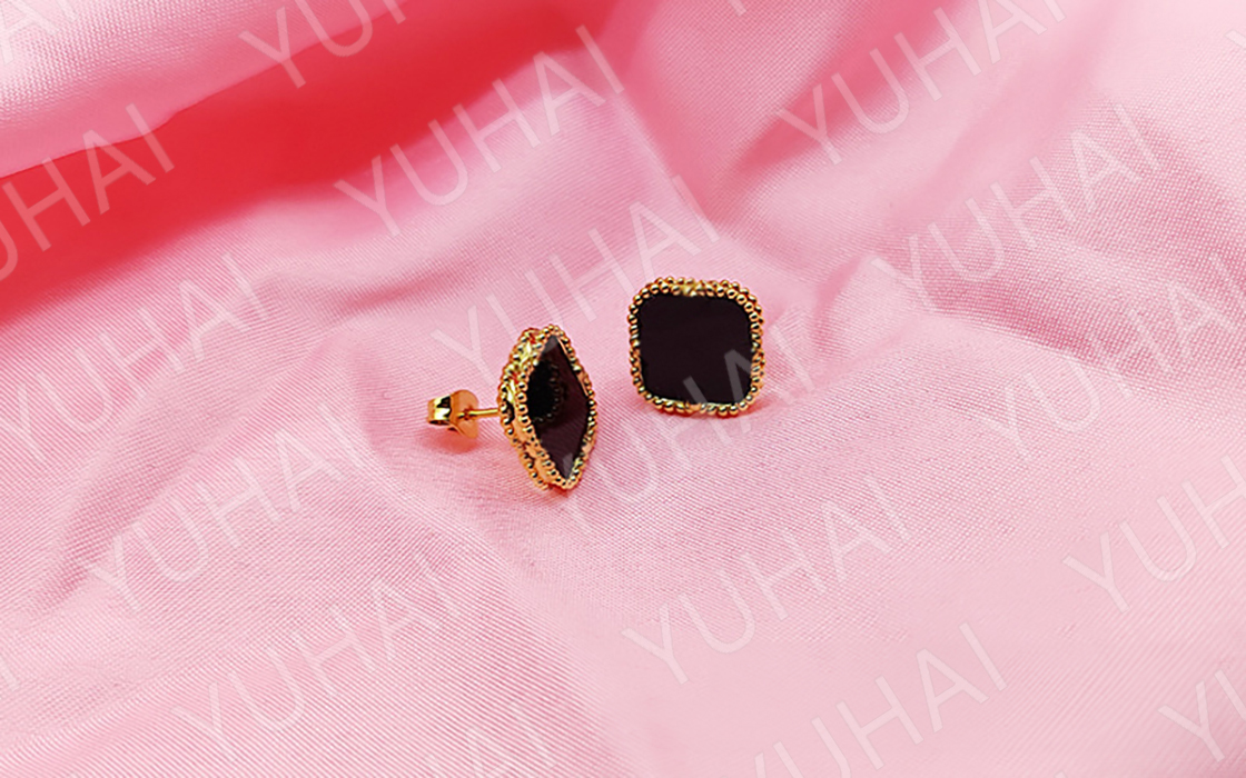 classic fashion 4/Four Leaf Clover Charm Stud Earrings Back Mother-of-Pearl Silver 18K Gold Plated Agate for Women&Girls Valentine's Mother's Day Wedding Gift
classic fashion 4/Four Leaf Clover Charm Stud Earrings Back Mother-of-Pearl Silver 18K Gold Plated Agate for Women&Girls Valentine's Mother's Day Wedding Gift