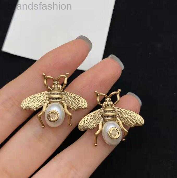Retro Designer earrings stud 925 silver needles bee luxury brand earring brass material ladies weddings parties gifts exquisite jewelry
Retro Designer earrings stud 925 silver needles bee luxury brand earring brass material ladies weddings parties gifts exquisite jewelry