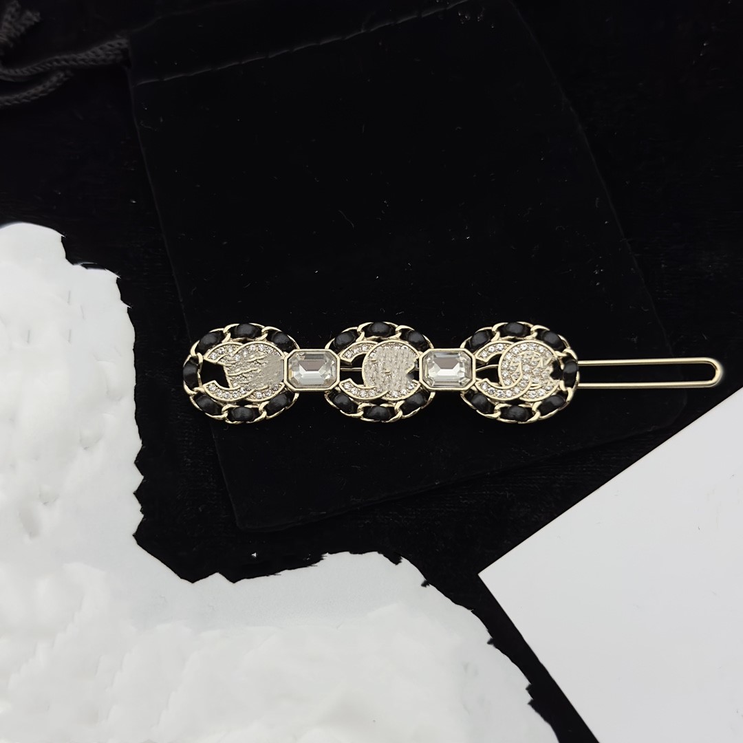 Top Luxury Hairpin Designer Hair Accessories channel Headwear Women Brand Simple Design Headband Leisure Hairclips Fashion Hair Clips Elegant kx10g
Top Luxury Hairpin Designer Hair Accessories channel Headwear Women Brand Simple Design Headband Leisure Hairclips Fashion Hair Clips Elegant kx10g