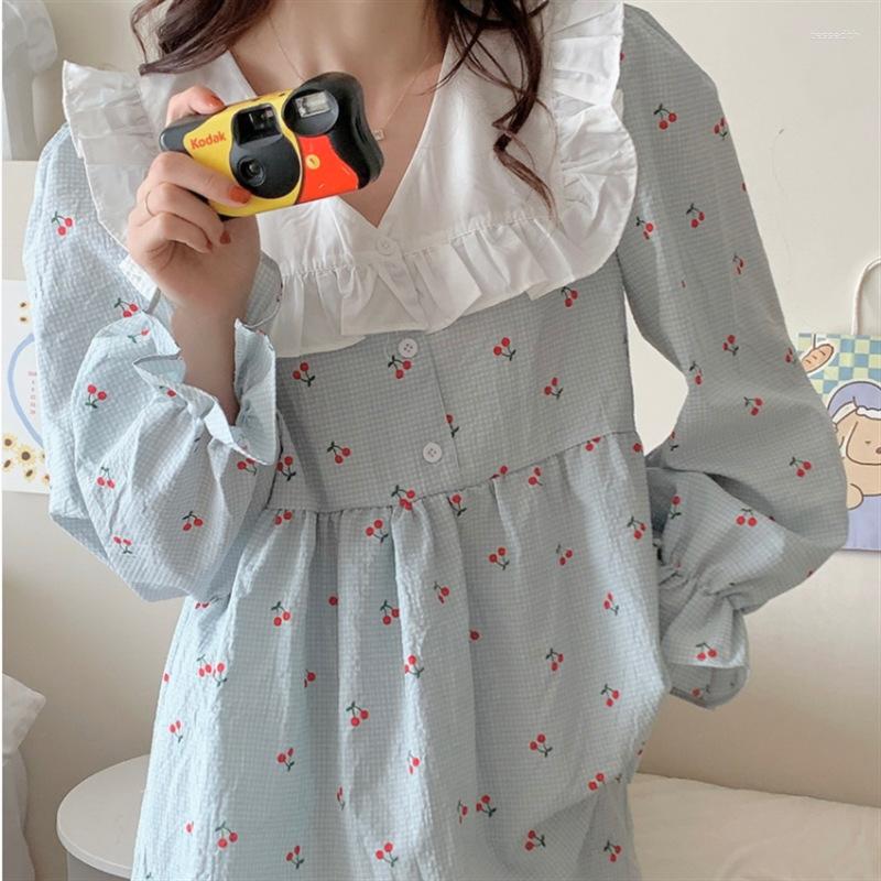 Women's Sleepwear INS Checker Cherry Pajamas Color Contrast V-neck Women's Autumn Long Sleeve Home Costume Dress Set Sister
Women's Sleepwear INS Checker Cherry Pajamas Color Contrast V-neck Women's Autumn Long Sleeve Home Costume Dress Set Sister