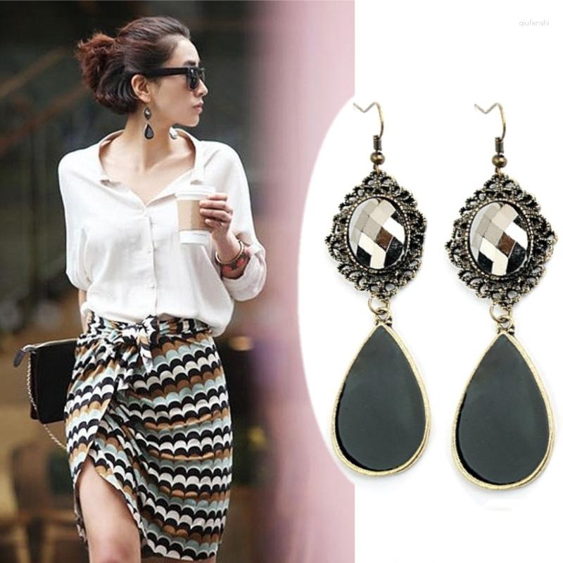 Dangle Earrings Vintage Women Boho Style Hollow Out Ear Hook With Black Rhinestone Ladies Party Jewelry
Dangle Earrings Vintage Women Boho Style Hollow Out Ear Hook With Black Rhinestone Ladies Party Jewelry