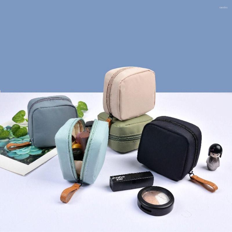 Makeup Brushes Portable Nylon Waterproof Cosmetic Bag Female Travel Carry-on Lipstick Multifunctional Small Storage
Makeup Brushes Portable Nylon Waterproof Cosmetic Bag Female Travel Carry-on Lipstick Multifunctional Small Storage