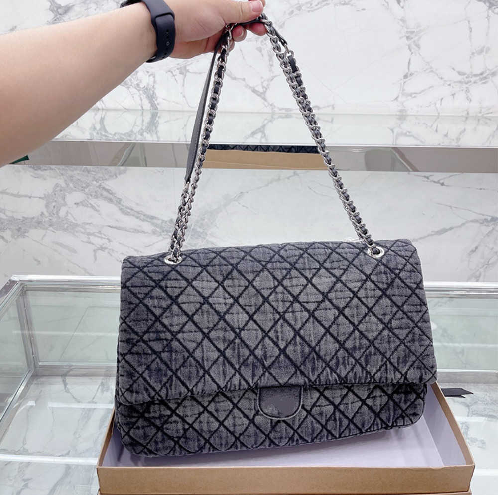 Top High Quality Denim Shopping Bag Fashion Large Capacity Women Chain French Quilted Designer Handbag Crossbody Luxurys Totes Bags Niche high sense, Blue medium
Top High Quality Denim Shopping Bag Fashion Large Capacity Women Chain French Quilted Designer Handbag Crossbody Luxurys Totes Bags Niche high sense, Blue medium