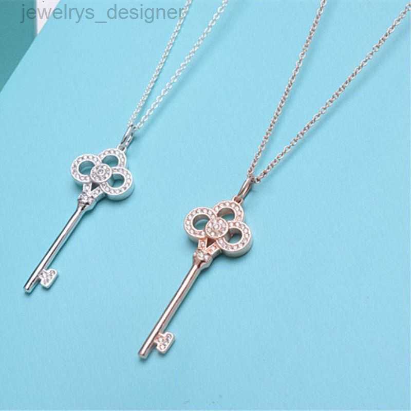 Luxury Fashion Designer Necklace Key 925 Silver Necklace Women's Holiday Gift with Original Box
Luxury Fashion Designer Necklace Key 925 Silver Necklace Women's Holiday Gift with Original Box