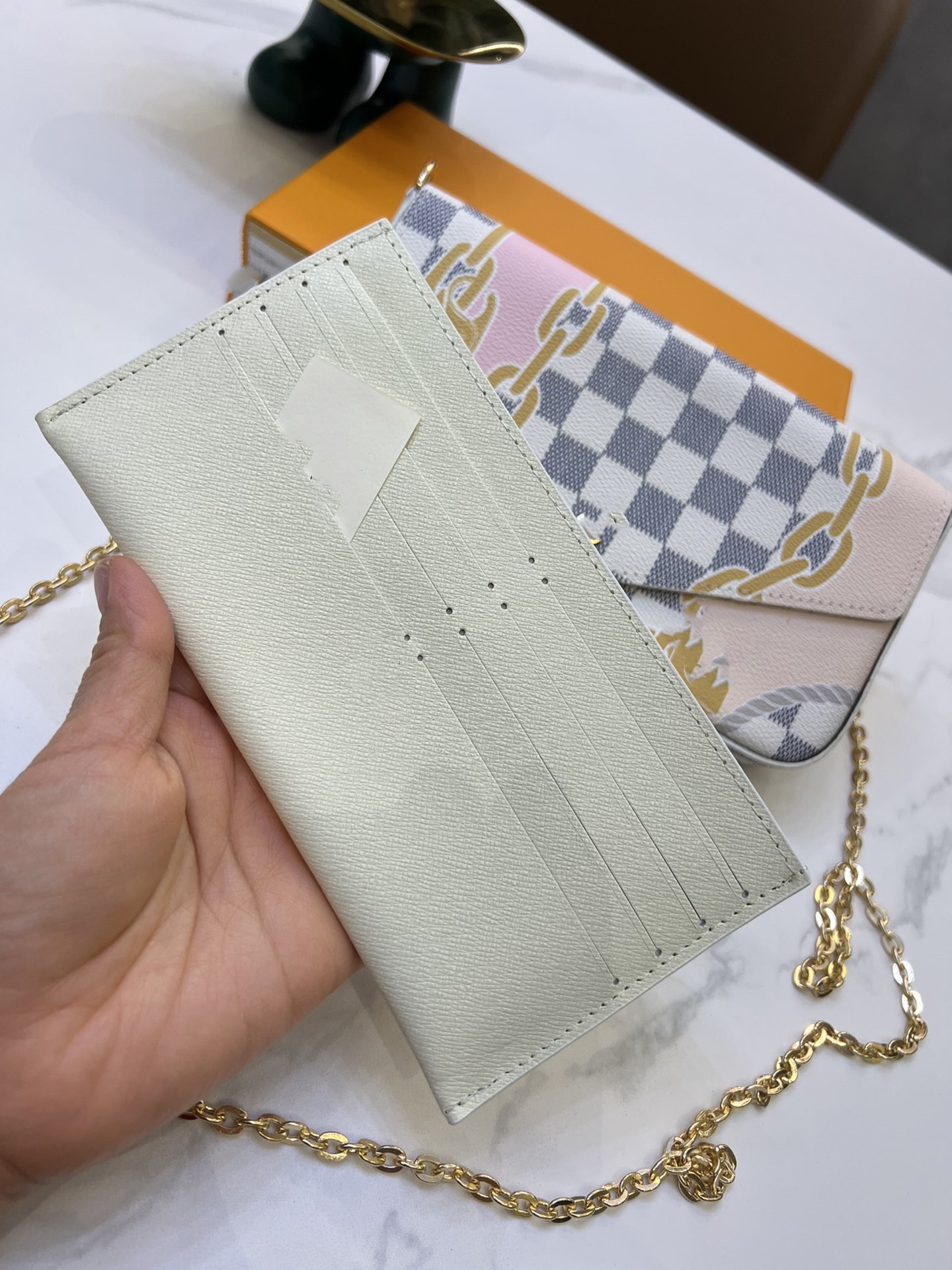 Three in one chain bag, five in one small mahjong bag, metal bag, chain, crossbody shoulder strap, Split
Three in one chain bag, five in one small mahjong bag, metal bag, chain, crossbody shoulder strap, Split