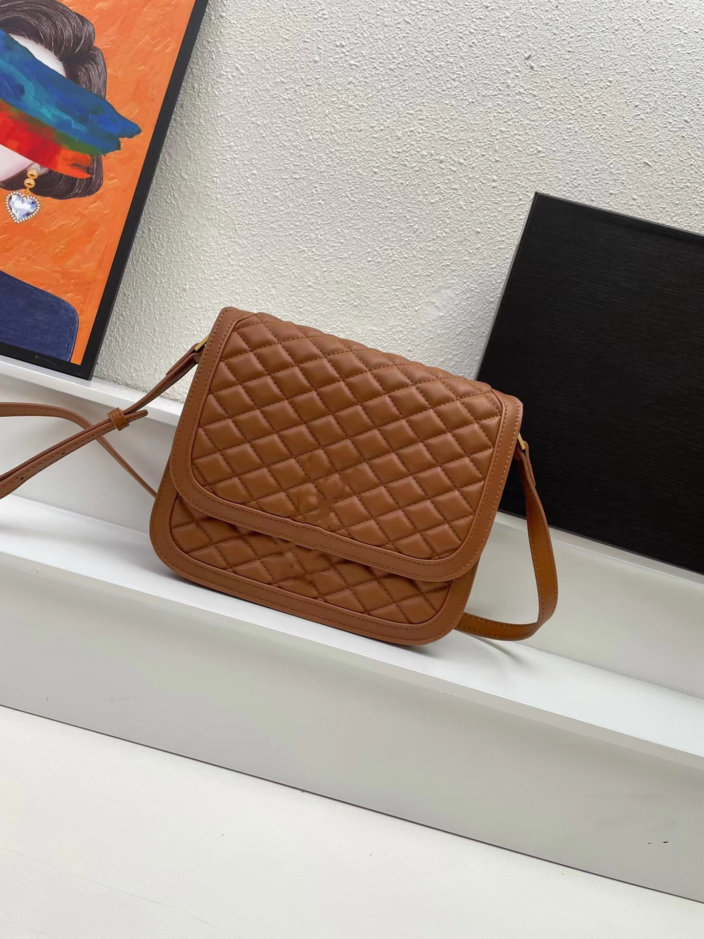 Women's designer single shoulder crossbody bag with diamond plaid sheepskin lining design, two-layer organ compartment handbag
Women's designer single shoulder crossbody bag with diamond plaid sheepskin lining design, two-layer organ compartment handbag