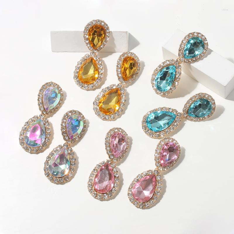 Stud Earrings KOMi Classic Design Romantic Shining Crystal Jewelry For Women Girls Elegant Wedding Party C0138
Stud Earrings KOMi Classic Design Romantic Shining Crystal Jewelry For Women Girls Elegant Wedding Party C0138