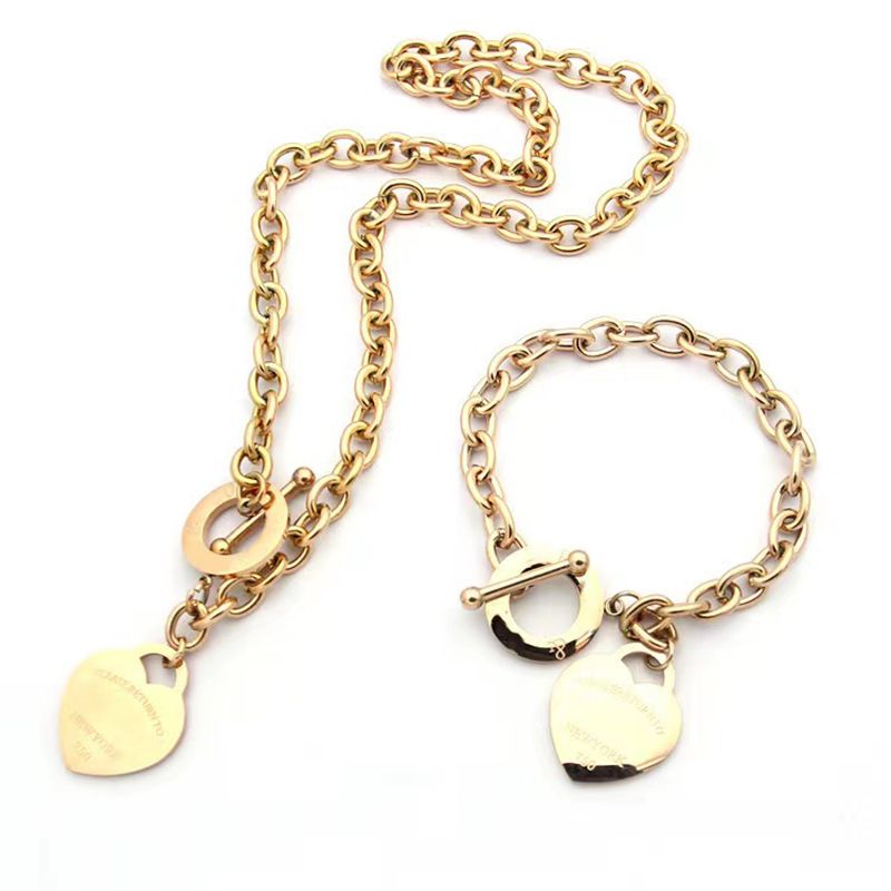 High quality New luxury love pendant necklace charm fashion men and women necklaces Stainless Steel Designer Jewelry
High quality New luxury love pendant necklace charm fashion men and women necklaces Stainless Steel Designer Jewelry