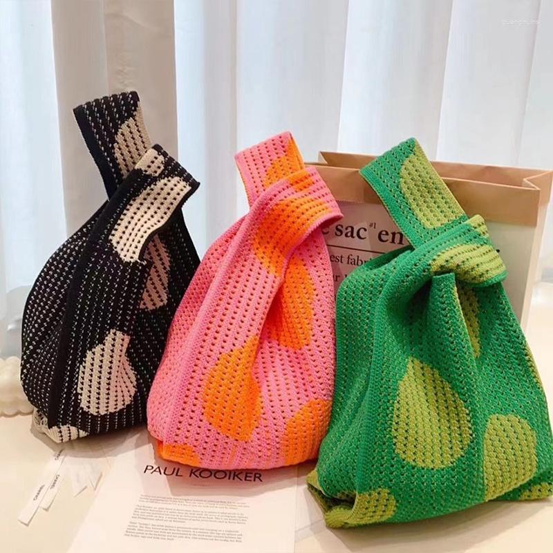 Wallets Japanese Style Small Flower Knitted Bag Women Tote Reusable Handbag Hollow Out Knot Wrist Key Phone Pouch Portable Purse
Wallets Japanese Style Small Flower Knitted Bag Women Tote Reusable Handbag Hollow Out Knot Wrist Key Phone Pouch Portable Purse
