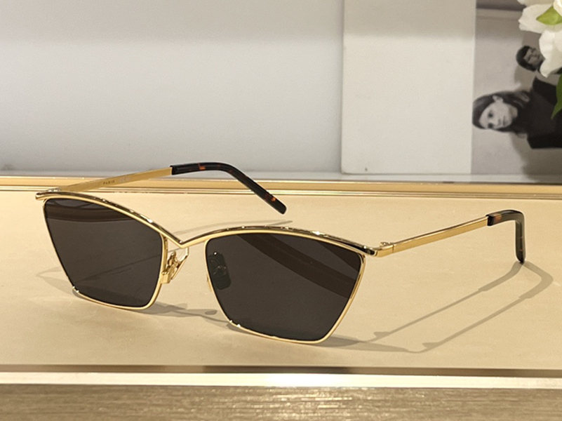 Sunglasses For Men Women Summer 637 Designers Style Anti-Ultraviolet Retro Plate Full Frame Glasses Random Box
Sunglasses For Men Women Summer 637 Designers Style Anti-Ultraviolet Retro Plate Full Frame Glasses Random Box