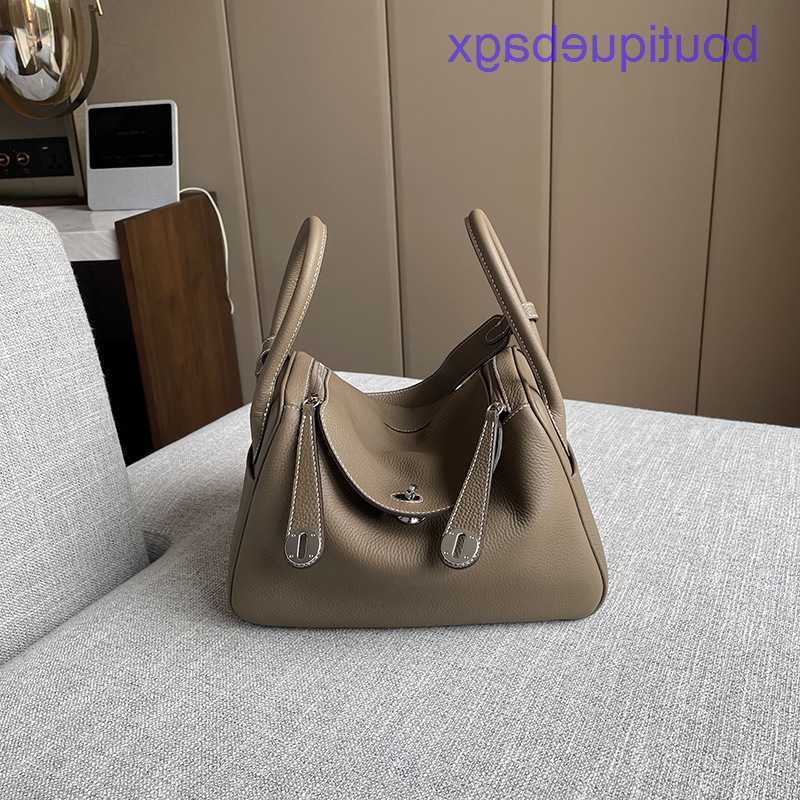 Genuine Lindi Bags H Home for sale Silver buckle bag TC head leather underarm soft large capacity commuting women's fashion pure shoulderHave Real Logo, Black 26cm black silver buckle
Genuine Lindi Bags H Home for sale Silver buckle bag TC head leather underarm soft large capacity commuting women's fashion pure shoulderHave Real Logo, Black 26cm black silver buckle