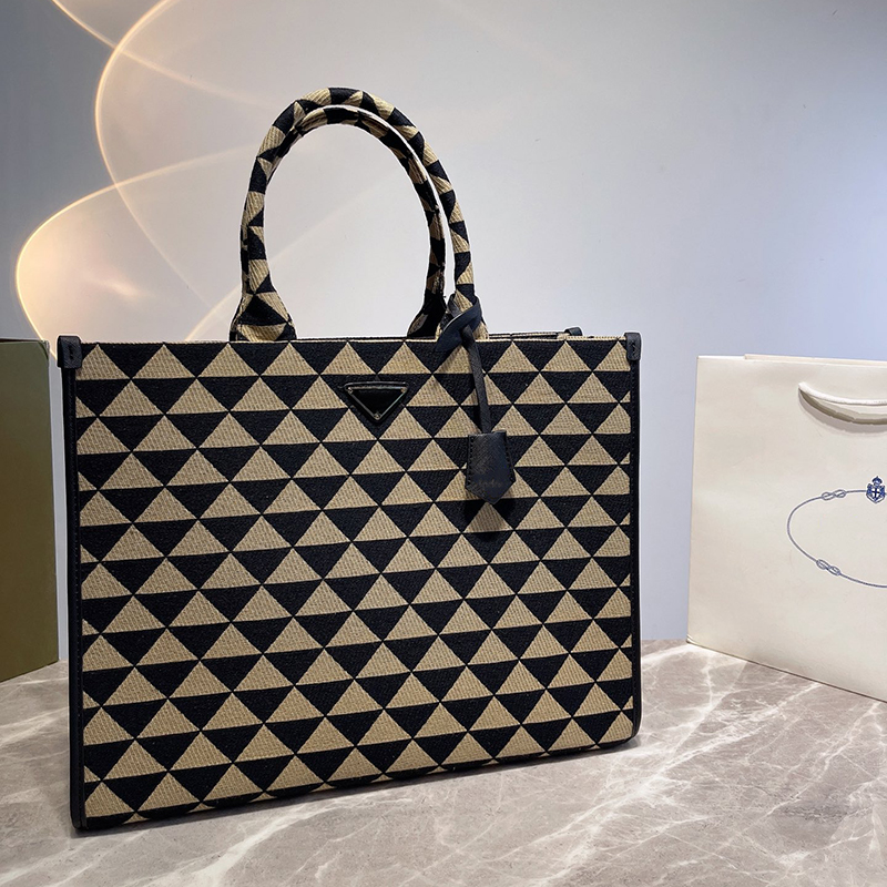 Designer Big The Tote Bag Prad Triangle Logo Cotton Woven Shopping Totes Shoulder Bags Large Capacity Nylon Belts Underarm Colors Women Purses Hobo Size 39x31 cm, 1# 39x31cm
Designer Big The Tote Bag Prad Triangle Logo Cotton Woven Shopping Totes Shoulder Bags Large Capacity Nylon Belts Underarm Colors Women Purses Hobo Size 39x31 cm, 1# 39x31cm