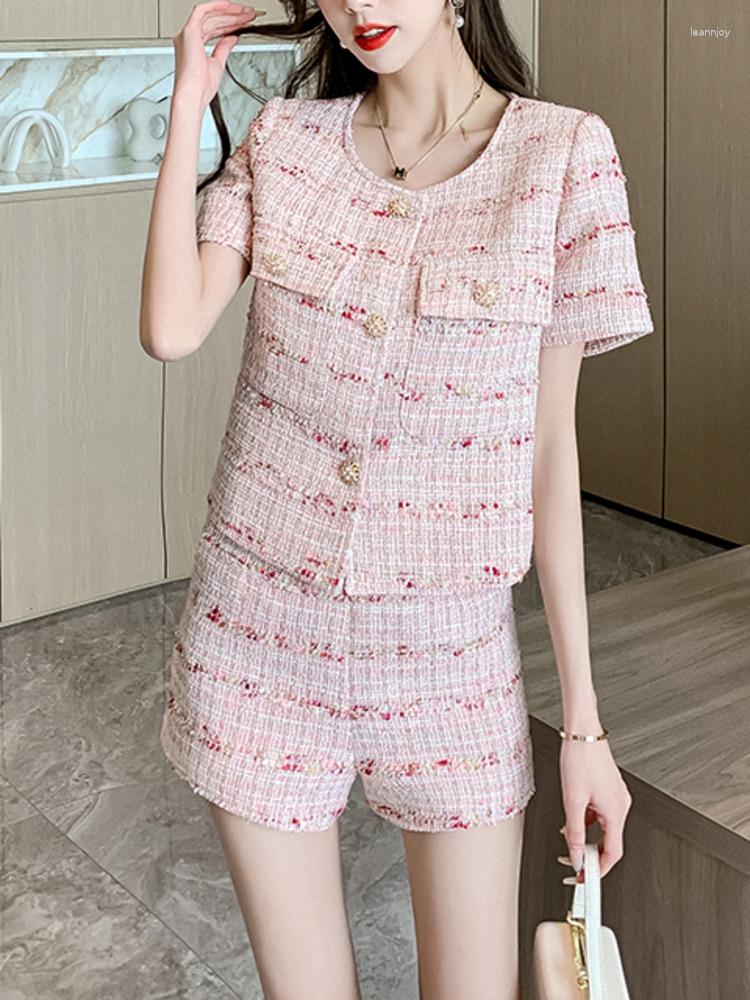 Women' Tracksuits High Quality 2023 Spring Tweed 2 Two-Piece Set Sexy O-Neck Single Breasted Jacket Coat Waist Wide Leg Shorts Suit
Women' Tracksuits High Quality 2023 Spring Tweed 2 Two-Piece Set Sexy O-Neck Single Breasted Jacket Coat Waist Wide Leg Shorts Suit