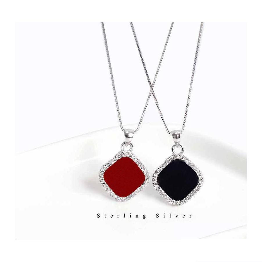 Pendant Necklaces Simple Four Leaf Clover Lucky Chain Necklace Charm Red Black Agate Fashion Luxury Woman Temperame Dhmr4
Pendant Necklaces Simple Four Leaf Clover Lucky Chain Necklace Charm Red Black Agate Fashion Luxury Woman Temperame Dhmr4