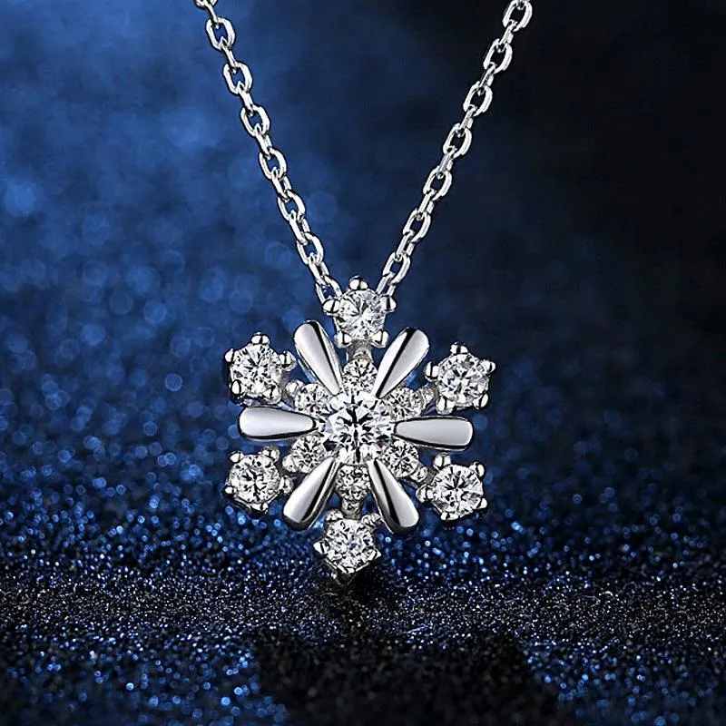 Pendant Necklaces Exquisite Zircon White Silver Color Snowflake Christmas Jewelry Projectable Bride Romantic Wedding Banquet Necklace
Pendant Necklaces Exquisite Zircon White Silver Color Snowflake Christmas Jewelry Projectable Bride Romantic Wedding Banquet Necklace