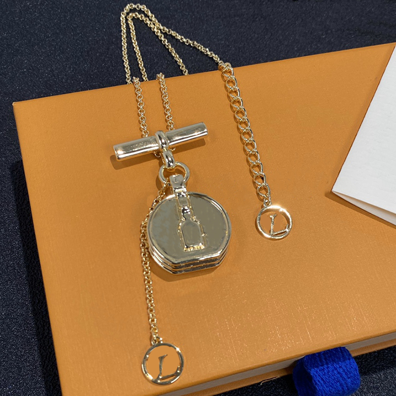 designer jewelry pendant necklaces for women inverted triangle letter brand jewelry mens womens trendy personality clavicle chains for men
designer jewelry pendant necklaces for women inverted triangle letter brand jewelry mens womens trendy personality clavicle chains for men