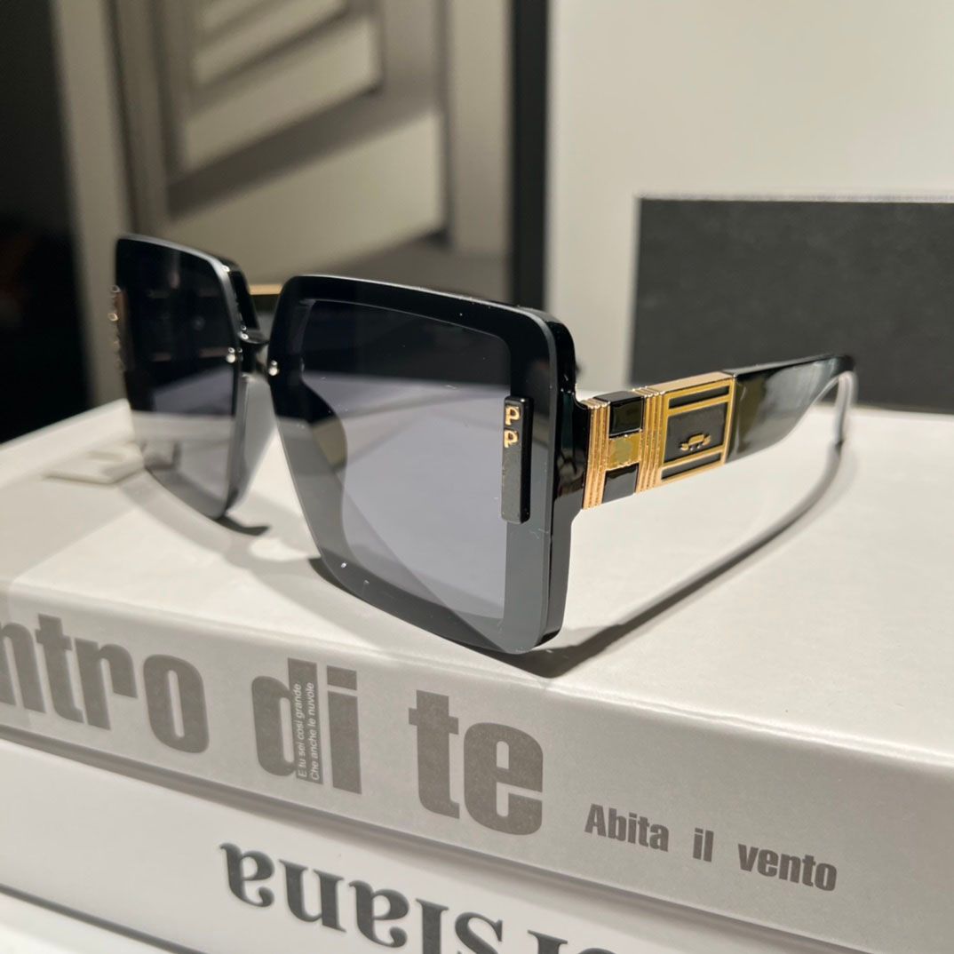 Designer glasses sunglasses for Men Eyeglasses Outdoor Fashion Eyewear Classic Retro Small Frame UV400 Eye glasses with boxes Summer Sonnenbrille gafas para el sol
Designer glasses sunglasses for Men Eyeglasses Outdoor Fashion Eyewear Classic Retro Small Frame UV400 Eye glasses with boxes Summer Sonnenbrille gafas para el sol