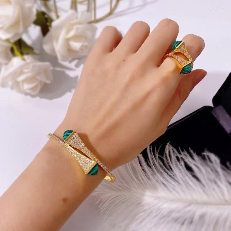 Bangle Luxury Twin Pagodas Style 6 Kinds Of Color Green Red Blue Purple Triangle Malachite Bracelet&Bangle For Women
Bangle Luxury Twin Pagodas Style 6 Kinds Of Color Green Red Blue Purple Triangle Malachite Bracelet&Bangle For Women
