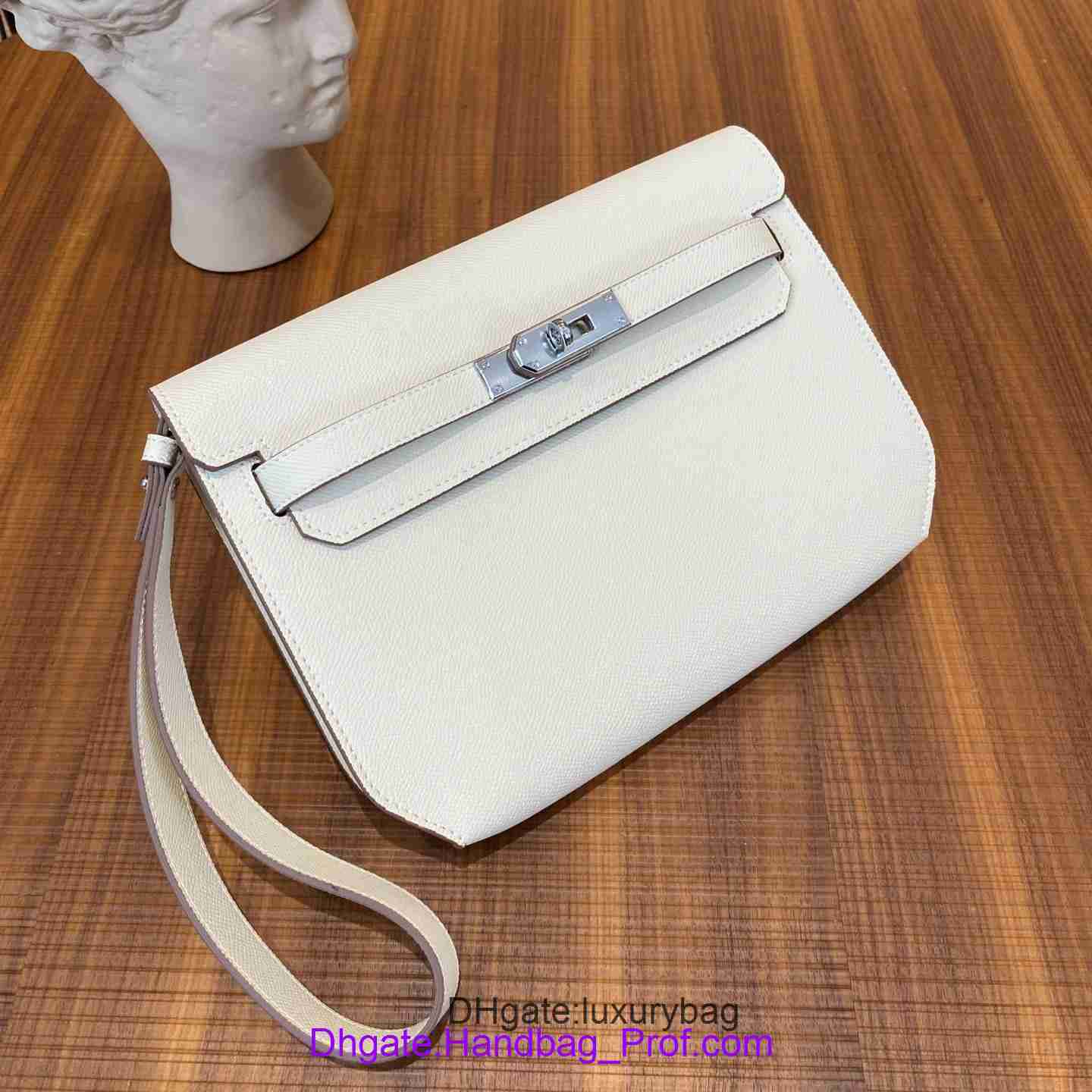Hrems Designer Wholesale kyllie tote bags online store 2023 Autumn New Hand Pattern Leather Lock Buckle Handheld One Shoulder Crossbody Large With Real Logo, Bordeaux red (silver clasp)
Hrems Designer Wholesale kyllie tote bags online store 2023 Autumn New Hand Pattern Leather Lock Buckle Handheld One Shoulder Crossbody Large With Real Logo, Bordeaux red (silver clasp)