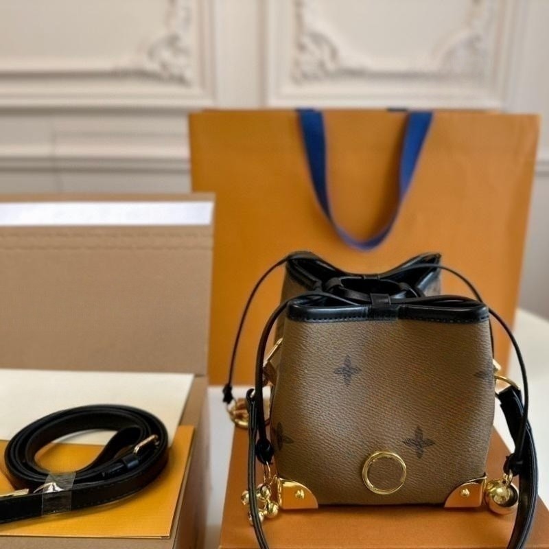 Fashion shoulder bag designer bag women's bucket bag leather flower large capacity tote bag casual crossbody bag travel alphabet bag classic bucket bag purse
Fashion shoulder bag designer bag women's bucket bag leather flower large capacity tote bag casual crossbody bag travel alphabet bag classic bucket bag purse