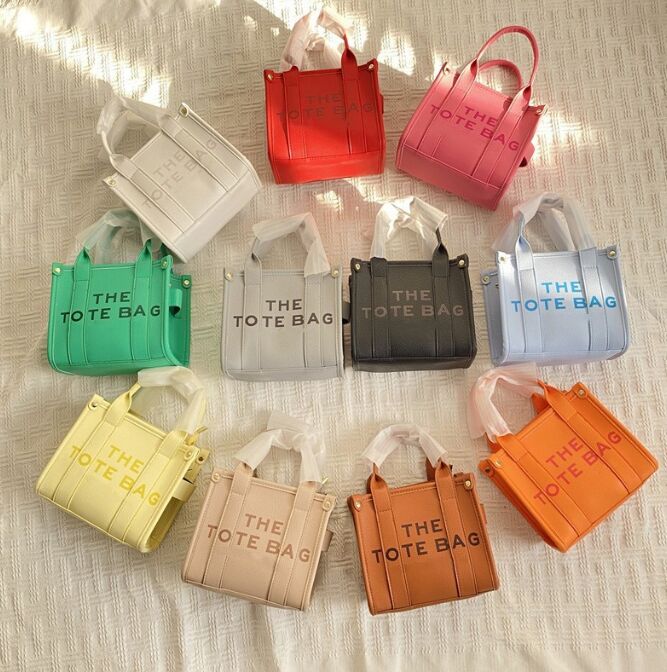 Spring mini girls totes fashion letter print handbag small baby message shoulder bag factory supply, Beige
Spring mini girls totes fashion letter print handbag small baby message shoulder bag factory supply, Beige