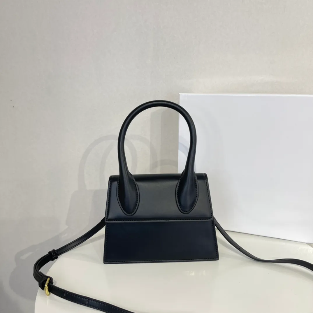 7A Designer Bag Le Chiquito Women's Mini Handbag Luxury Crossbody Handbag Fashion Ladies Shoulder Bag Leather Mini Purse, White 20cm
7A Designer Bag Le Chiquito Women's Mini Handbag Luxury Crossbody Handbag Fashion Ladies Shoulder Bag Leather Mini Purse, White 20cm
