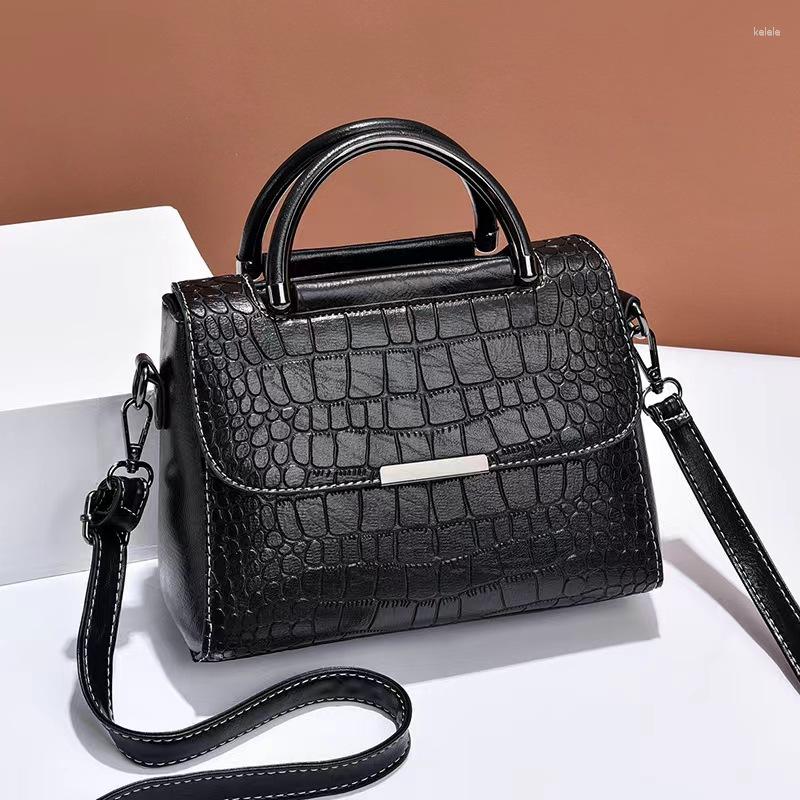 Evening Bags Simple Stone Pattern Handheld Small Bag 2023 Autumn/Winter Korean Fashion One Shoulder Crossbody For Women, Beige
Evening Bags Simple Stone Pattern Handheld Small Bag 2023 Autumn/Winter Korean Fashion One Shoulder Crossbody For Women, Beige