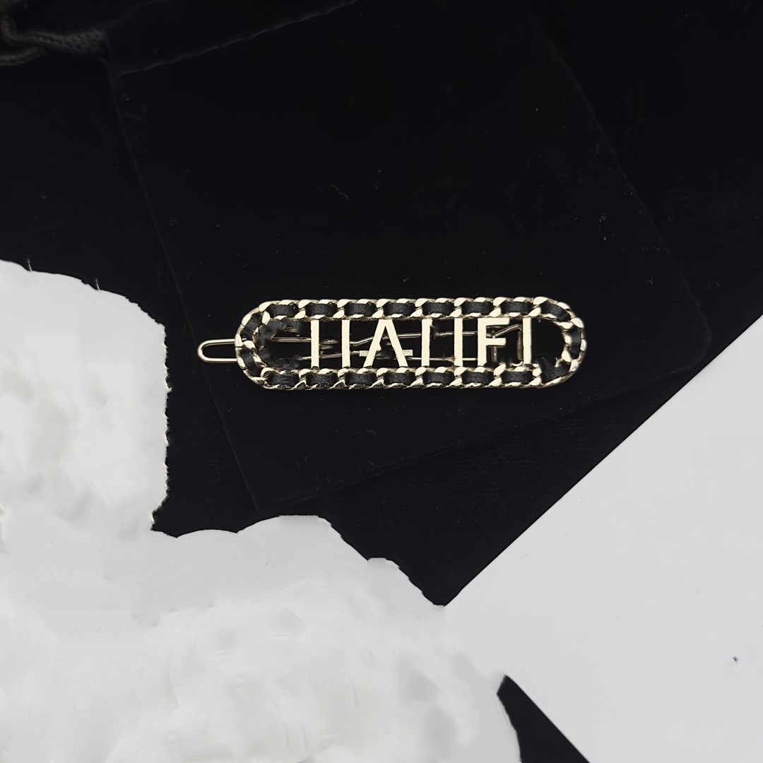 2023 Top Luxury Hairpin Designer Hair Accessories channel Headwear Women Brand Simple Design Headband Leisure Hairclips Fashion Hair Clips Elegant kx10
2023 Top Luxury Hairpin Designer Hair Accessories channel Headwear Women Brand Simple Design Headband Leisure Hairclips Fashion Hair Clips Elegant kx10