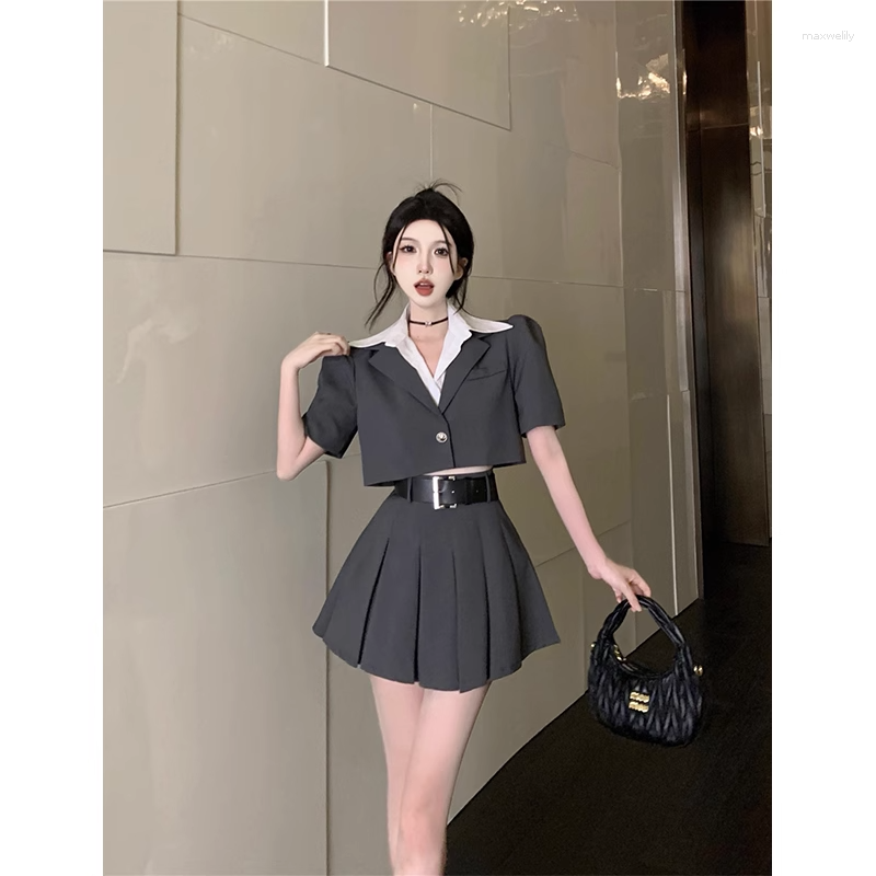 Work Dresses Girl Suit Women's Contrast Polo Collar Splice Fake 2-Piece Short Sleeve Coat High Waist Pleated Skirt Fashion Two-piece Set, Black
Work Dresses Girl Suit Women's Contrast Polo Collar Splice Fake 2-Piece Short Sleeve Coat High Waist Pleated Skirt Fashion Two-piece Set, Black