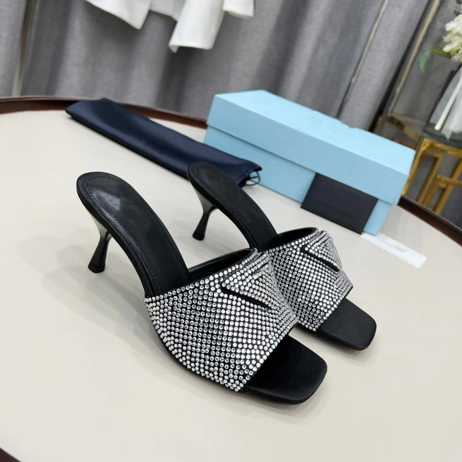 Fashion Women's Design Sandals Brushed Leather Pump Inverted Slippers High Heels Herringbone Flat Slide Screen Printing Shoes 01
Fashion Women's Design Sandals Brushed Leather Pump Inverted Slippers High Heels Herringbone Flat Slide Screen Printing Shoes 01