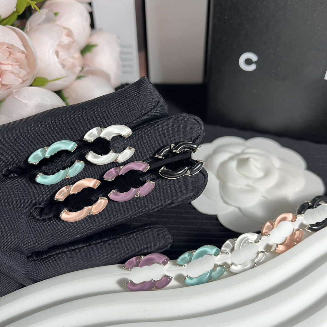 Classic Brand Earrings Designer Stud High Quality Girls Romantic Cute Small Size Earrings Premium Gift Stud Fashion 2023 Travel Party Wedding Jewelry
Classic Brand Earrings Designer Stud High Quality Girls Romantic Cute Small Size Earrings Premium Gift Stud Fashion 2023 Travel Party Wedding Jewelry