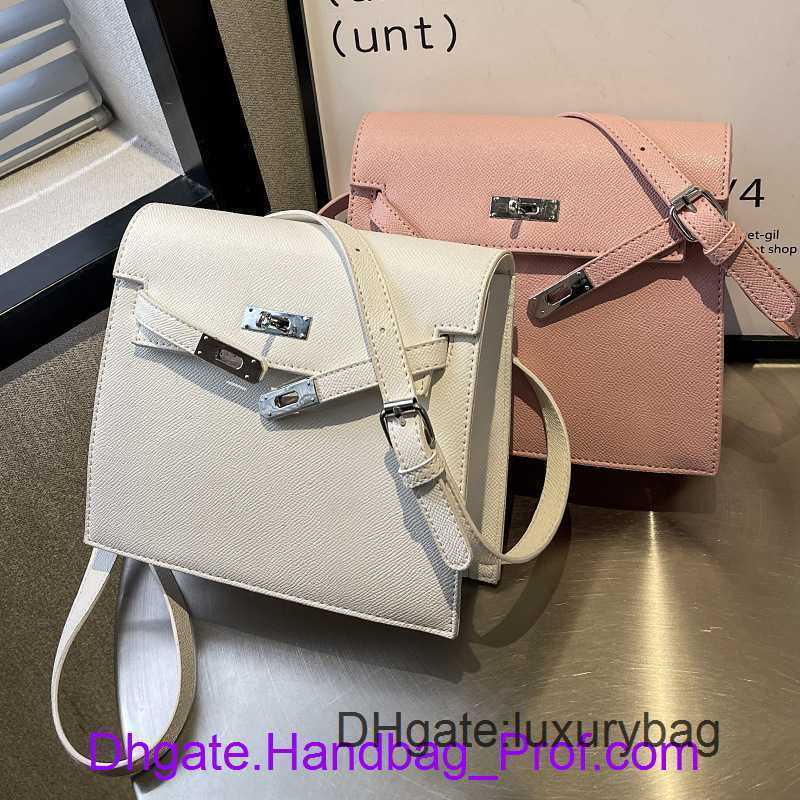 Hrems Designer Wholesale kyllie tote bags online store Advanced Texture Small Design Bag Women's 2023 New Fashion Versatile Crossbody Square With Real Logo, Pink
Hrems Designer Wholesale kyllie tote bags online store Advanced Texture Small Design Bag Women's 2023 New Fashion Versatile Crossbody Square With Real Logo, Pink