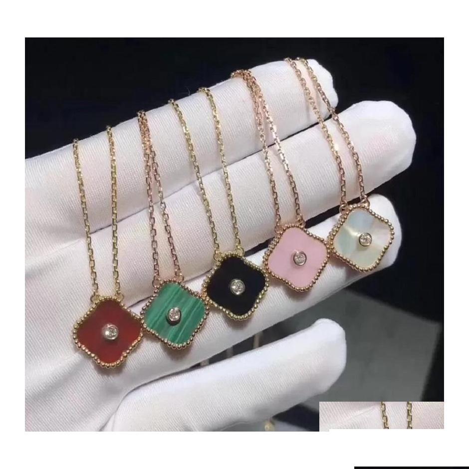 Pendant Necklaces 15Mm Fashion Classic4/Four Leaf Clover Diamond Pendants Motherofpearl Flower Plated 18K Love Neck Dhzrw
Pendant Necklaces 15Mm Fashion Classic4/Four Leaf Clover Diamond Pendants Motherofpearl Flower Plated 18K Love Neck Dhzrw