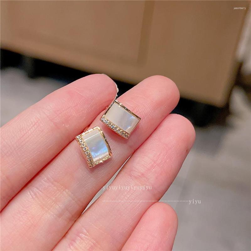 Stud Earrings Beautiful Geometric Shell Earring Inlaid With Cubic Zirconia For Women Delicate Decorations Trendy Jewelry Charm
Stud Earrings Beautiful Geometric Shell Earring Inlaid With Cubic Zirconia For Women Delicate Decorations Trendy Jewelry Charm