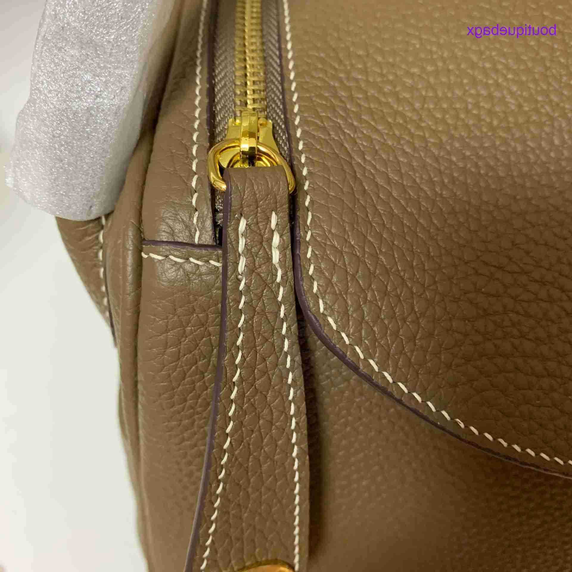 Designer Lindi Bags H Home on sale Cordio's new 26cm hand sewn wax line leather one shoulder medicine chest pillow Linda doctor's bag styleHave Real Logo, Black5
Designer Lindi Bags H Home on sale Cordio's new 26cm hand sewn wax line leather one shoulder medicine chest pillow Linda doctor's bag styleHave Real Logo, Black5