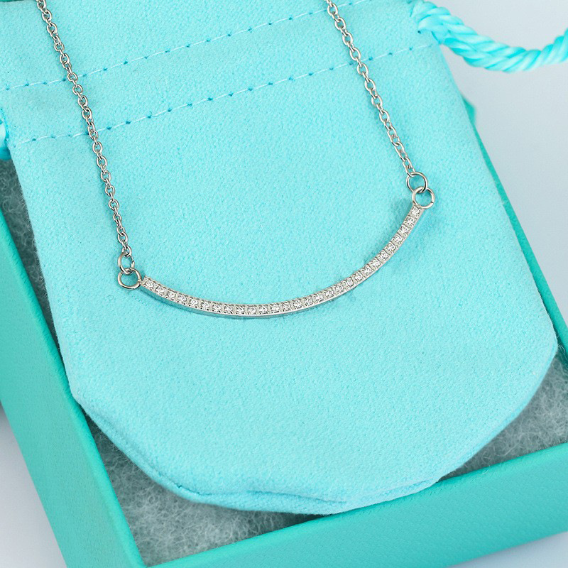 Smile Necklace designer for women Stainless Steel Jewelry rose gold silver chain Couple Diamond Pendant Jewelrys woman Christmas Gifts Accessories Wholesale
Smile Necklace designer for women Stainless Steel Jewelry rose gold silver chain Couple Diamond Pendant Jewelrys woman Christmas Gifts Accessories Wholesale