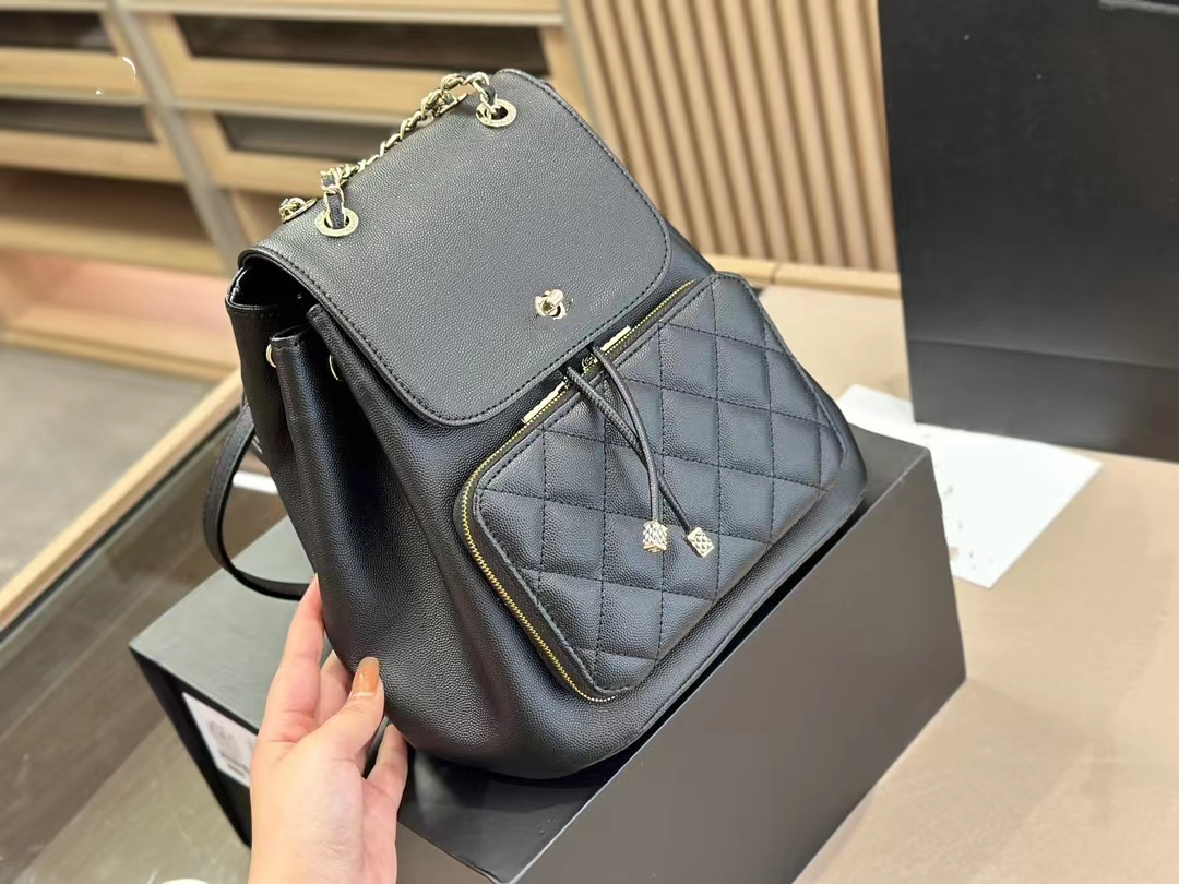 2023 Best selling backpack High quality leather fashion diamond lattice chain bag Classic Caviar backpack
2023 Best selling backpack High quality leather fashion diamond lattice chain bag Classic Caviar backpack