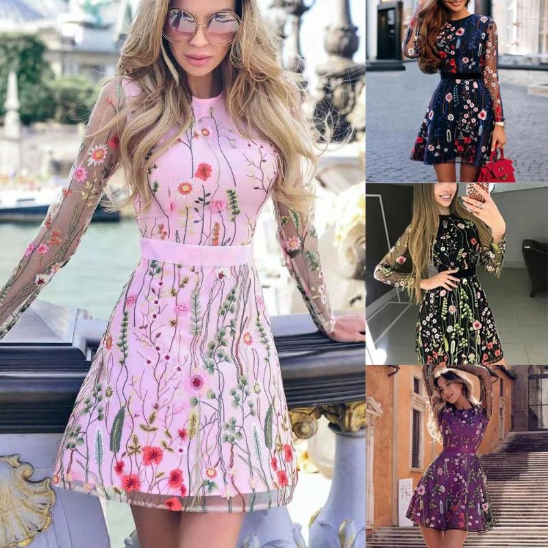 Casual Dresses Women Vintage Pink Floral Embroidery Beach Dress Long Sleeve A-line Boho Streetwear
Casual Dresses Women Vintage Pink Floral Embroidery Beach Dress Long Sleeve A-line Boho Streetwear