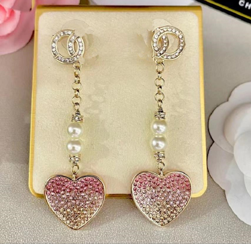 Dangle & Chandelier European and American high-quality popular jewelry, rhinestones long heart-shaped fragrant home earrings niche design earrings
Dangle & Chandelier European and American high-quality popular jewelry, rhinestones long heart-shaped fragrant home earrings niche design earrings